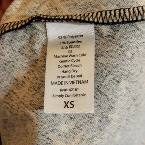 LuLaRoe Black with Green, Gold Stars Geometric Pattern Cassie Skirt Size XS NWT - Picture 4 of 5